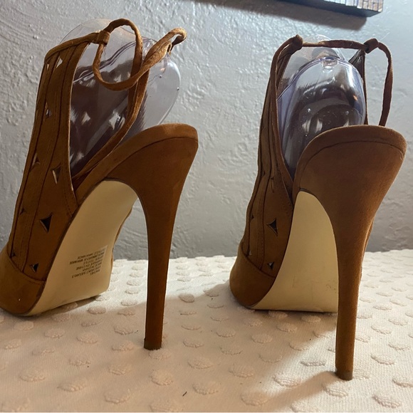 Isabella Rue Heel - Picture 5 of 8